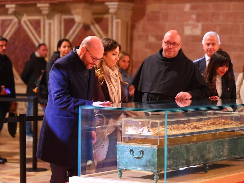 ___ACPH7495 copia LORENZO FONTANA, MARIA DOMENICA CASTELLONE, DAVIDE RONDONI E ALTRI RAPPRESENTANTI DELLE ISTITUZIONI CIVILE E RELIGIOSE IN VISITA ALL’OSTENSIONE