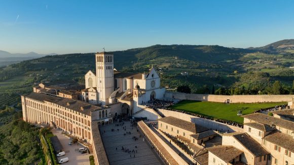 FRANCESCO ED I GIOVANI