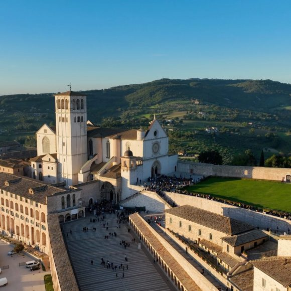 FRANCESCO ED I GIOVANI