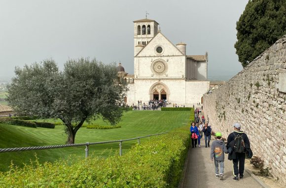 FRANCESCO ED I GIOVANI